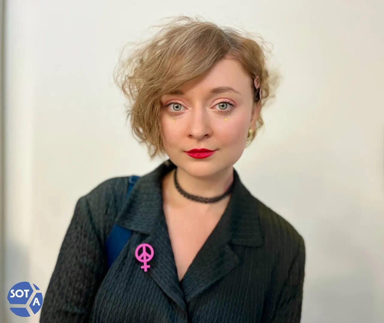 Фем-активистку включили в реестр ведомства. Ранее против неё возбудили уголовное дело о нарушении обязанностей «иностранного агента», сейчас она объявлена в розыск.