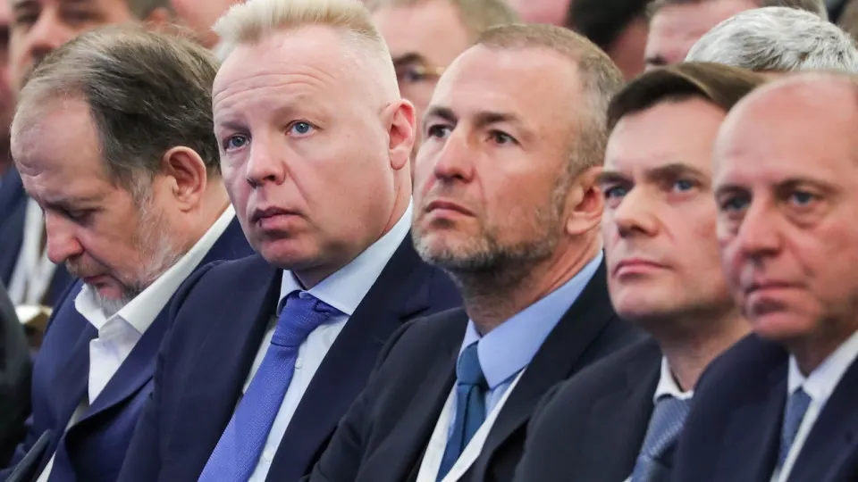 Российский союз промышленников и предпринимателей инициировал ограничение публикации судебных актов и сведений по искам компаний, требующим компенсации убытков от санкций. Инициатива поддерживается рядом ведомств, но вызывает возражения из‑за принципа гласности и рисков для инвестиционного климата.