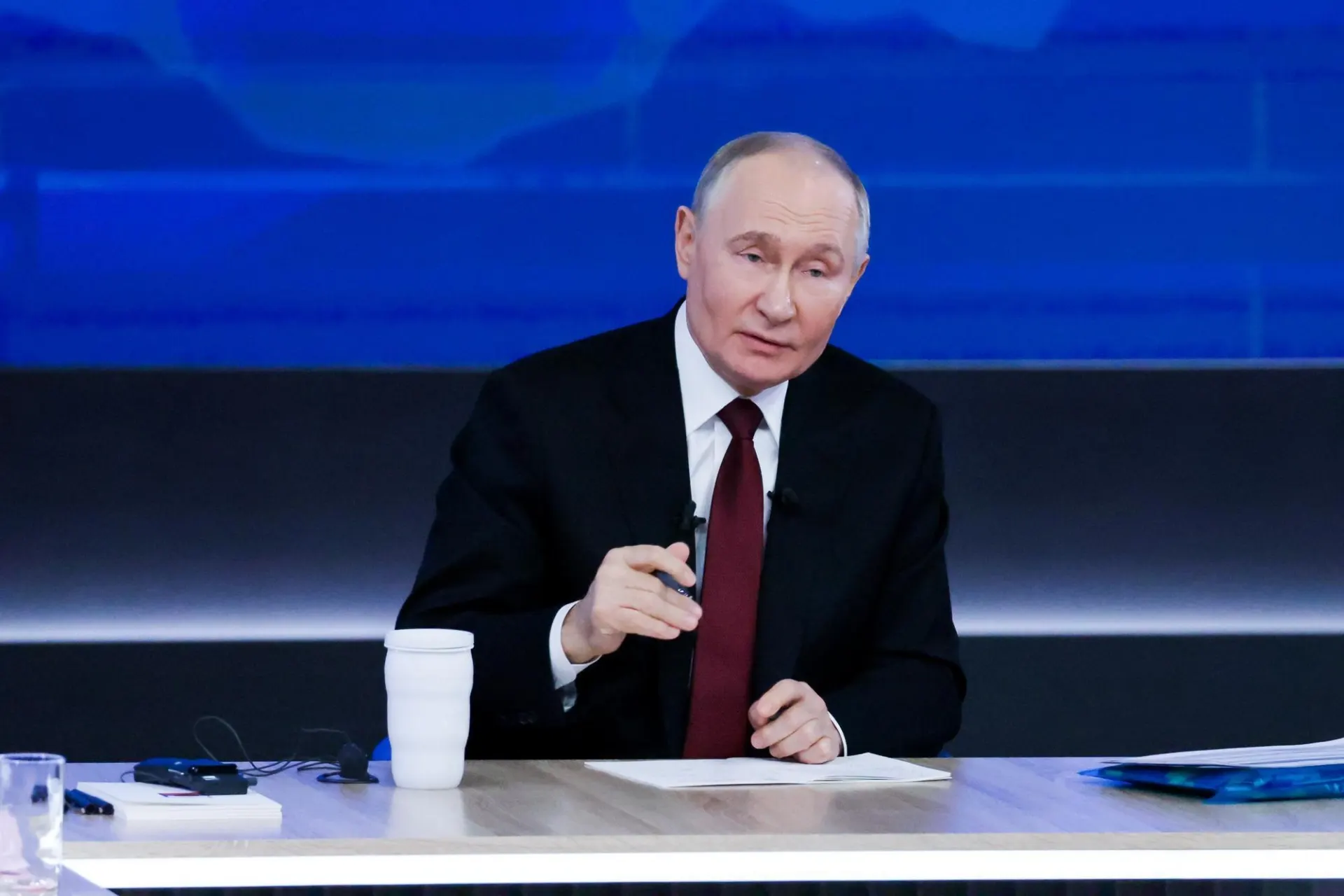 В День медицинского работника президент заявил о планах наращивать кадровый и больничный потенциал, а также повышать престиж медицинских профессий.