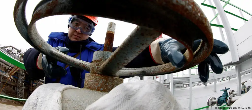 Утром 25 июня беспилотники нанесли удары по уфимскому нефтеперерабатывающему кластеру: зафиксированы пожары и повреждения на двух крупных заводах, идут проверки и локализация последствий.