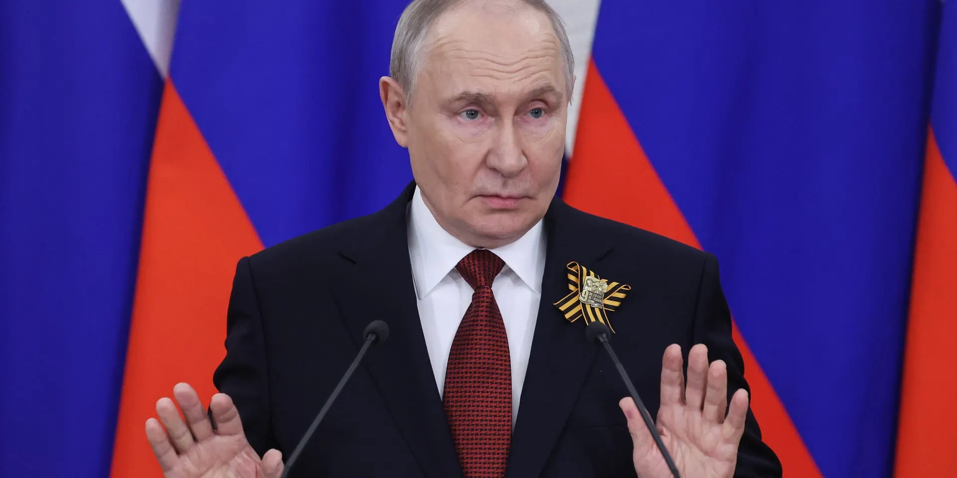 Минфин и Центробанк сигнализируют о риске резкого роста дефицита из‑за затрат на войну; обсуждаются сокращения невоенных расходов, но Минобороны и отдельные группы в руководстве сопротивляются.