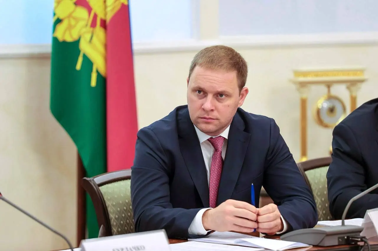 Ранее возглавлявший Анапу в течение пяти лет и имевший более десяти лет опыта в госуправлении Швец стал руководителем госкорпорации «Туризм РФ».