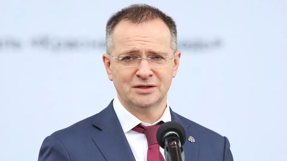 Владимир Мединский заявил о необходимости жёсткого контроля качества фильмов на всех этапах производства и предложил не принимать в прокат ленты, снятые на государственные деньги, если они оказались «барахлом». Также обсуждаются новые запреты и создание экспертного совета по историческому контенту.