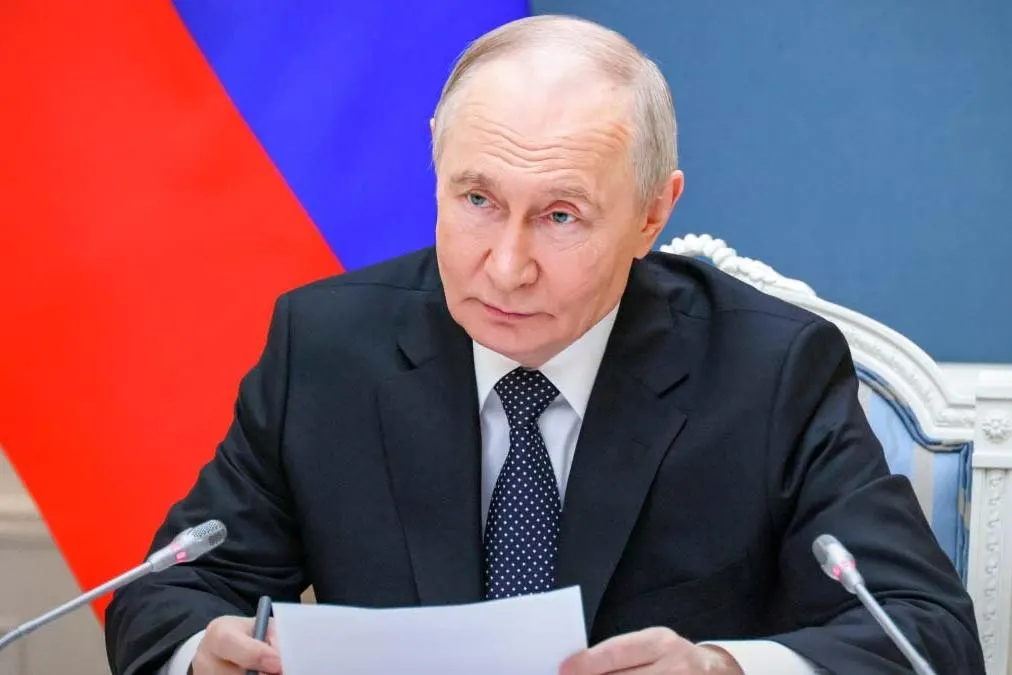 Указ, вступивший в силу 1 июня 2026 года, расширяет действие механизма расчётов через счета типа «С» и позволяет приостанавливать обязательства по депозитам перед иностранцами из «недружественных» стран.