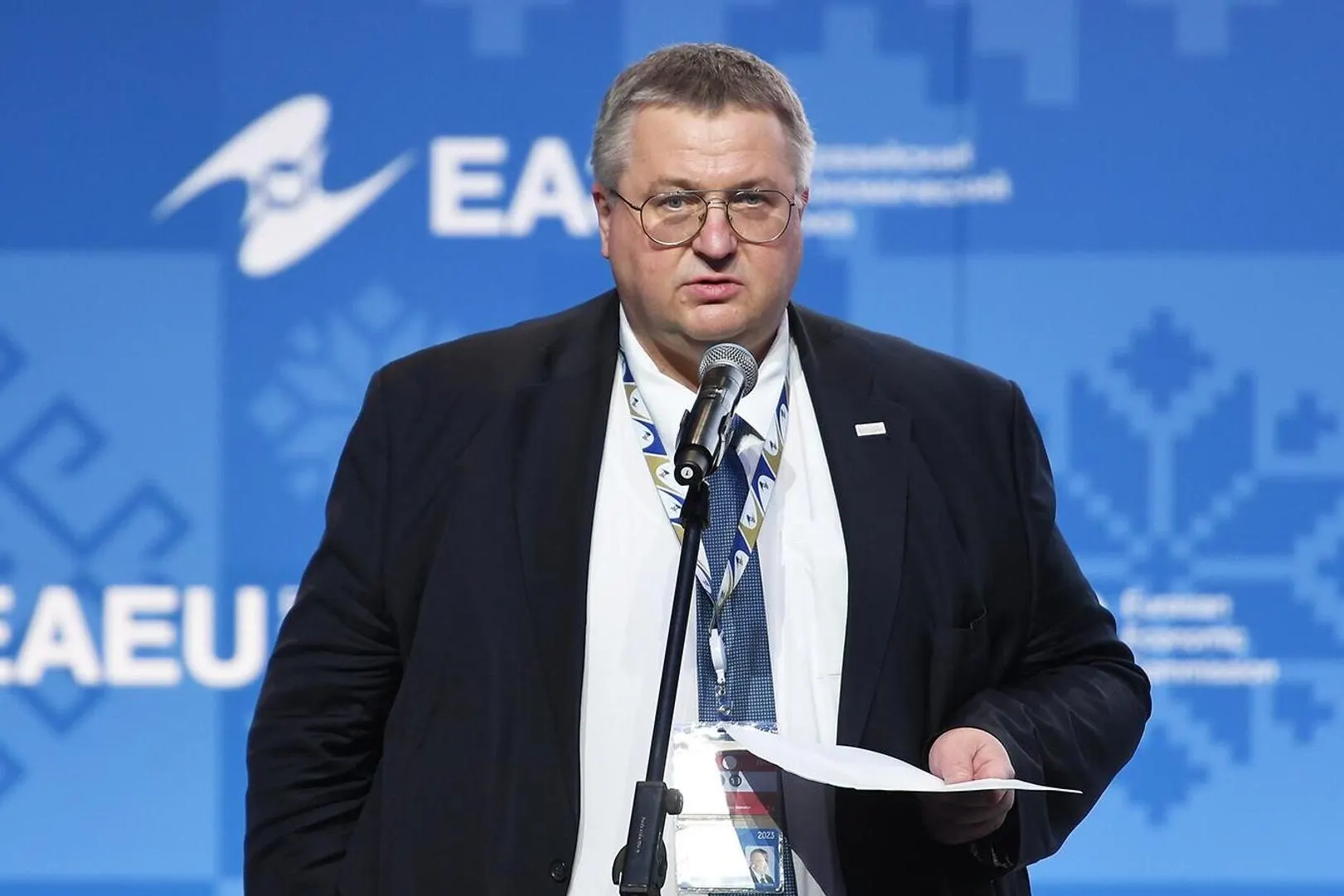 Российские власти заявили о планах к декабрю проанализировать правовые и практические последствия приостановки участия Армении в Евразийском экономическом союзе на фоне возможного сближения Еревана с ЕС и предстоящих парламентских выборов.