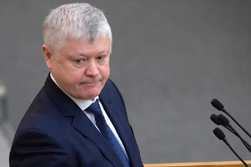 Председатель комитета Госдумы по безопасности Василий Пискарёв заявил, что из страны выдворены более 360 зарубежных организаций, более 60 — по материалам комиссии. По его словам, принятые 46 законов о «защите суверенитета» помогли пресечь деструктивное влияние на образование, здравоохранение и электоральные процессы.