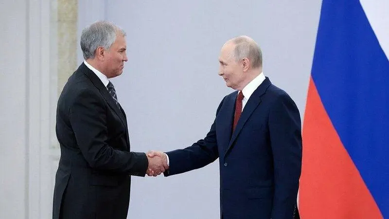 После награждения орденом спикер Госдумы отметил роль президента в укреплении партийной системы и подчеркнул стабильность и эффективность действующей политической модели.