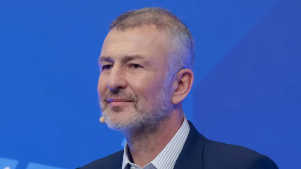 Андрей Мельниченко избежал изъятия СИБЭКО после перевода 32 млрд руб. в пользу образовательного центра «Сириус». Это произошло на фоне волны национализаций активов в России на сумму около 6,5 трлн рублей.