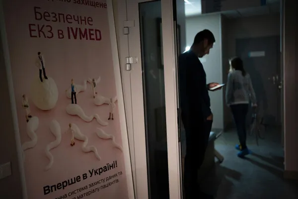 Госдума приняла поправки в закон о ветеранах: вспомогательные репродуктивные технологии, включая ЭКО, будут предоставляться бесплатно определённым категориям женщин после вступления закона в силу.