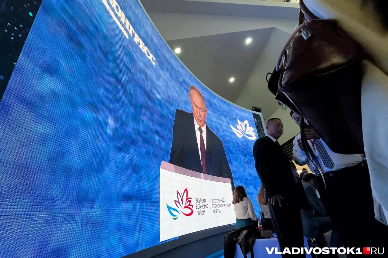 Президент России прибудет во Владивосток 2–3 сентября для участия в XI Восточном экономическом форуме 2026 года, где проведет совещания по развитию Дальнего Востока и примет участие в пленарном заседании.