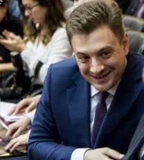 Коммунист Камнев потребовал от Минпромторга снизить цены на автомобили АвтоВАЗа, указав на то, что машины за пределами России дешевле, чем внутри страны. В Белоруссии LADA Vesta дешевле примерно на 300 тысяч рублей, аналогично и Niva Legend 3D.