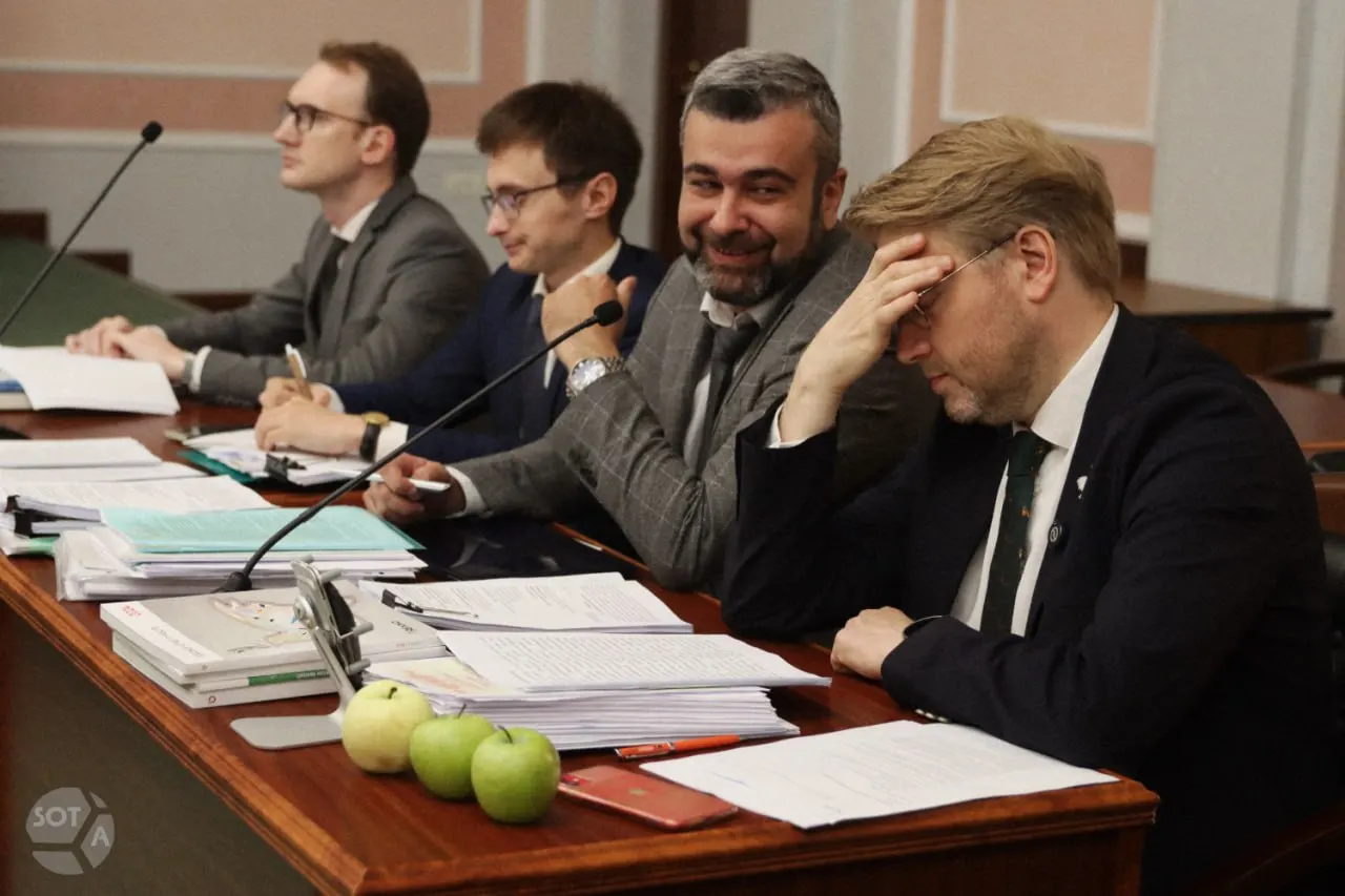 Юрист подал иск в Верховный суд против партии за агитацию в соцсетях, нарушение авторских прав и призывы к миру; возможно снятие с выборов.