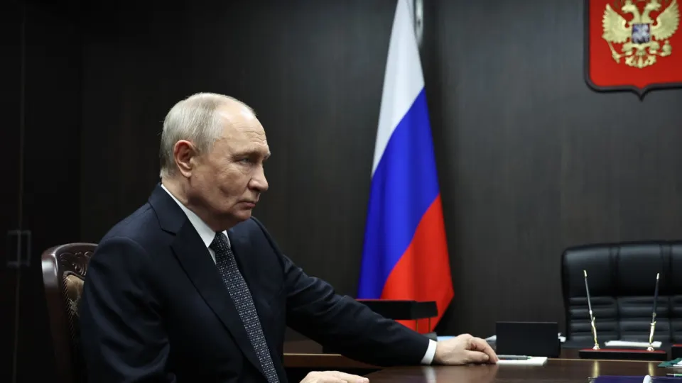 Президент России сообщил о согласовании возобновления трёхсторонних контактов и обсуждении условий безопасности после мирного соглашения.