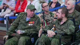 Министр здравоохранения заявил, что с середины 2023 года психолого-психиатрическую помощь в России получили сотни тысяч участников боевых действий, для чего по стране открыты тысячи специализированных кабинетов и запущены новые формы сопровождения и мониторинга.