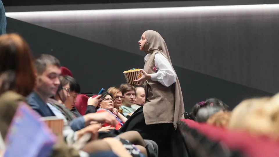 Ассоциация владельцев кинотеатров и крупные киносети предлагают с 30 апреля по 11 мая не показывать в России зарубежные фильмы без прокатного удостоверения, сделав ставку на отечественные релизы, в том числе картину «Литвяк».