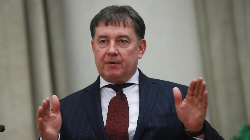 Мосгорсуд оставил в силе решение о национализации более 100 объектов недвижимости и сети отелей Marton на 9 млрд рублей, связанных с бывшим председателем Совета судей России Виктором Момотовым, которого Генпрокуратура связывает с криминальными структурами и нелегальным бизнесом.