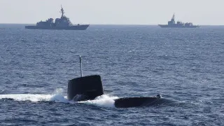 Япония радикально пересматривает послевоенную доктрину самообороны и разрешает экспорт летальных вооружений, открывая путь к крупным контрактам в Азии, Европе и с союзниками по НАТО.