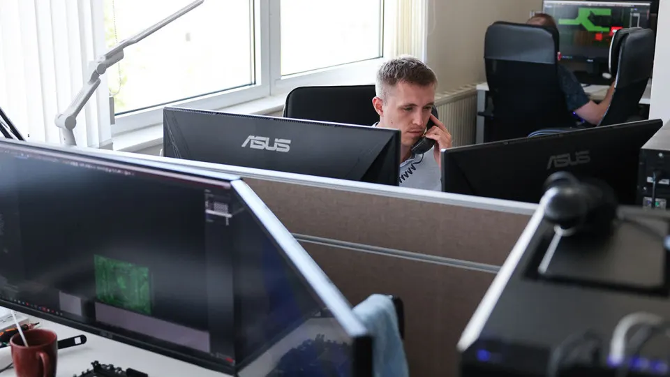 Опросы ИТ-специалистов показывают, что компании планируют использовать иностранное программное обеспечение вплоть до 2030–2031 годов, тогда как власти обсуждают ужесточение требований по переходу на отечественный софт.