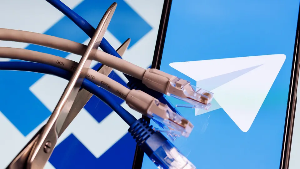 По данным Mediascope, в марте Telegram использовали почти 94,3 млн человек в России. При этом трафик внутри сервиса снизился, но пользователи активнее переходят на внешние ресурсы и всё чаще пользуются несколькими мессенджерами и VPN.