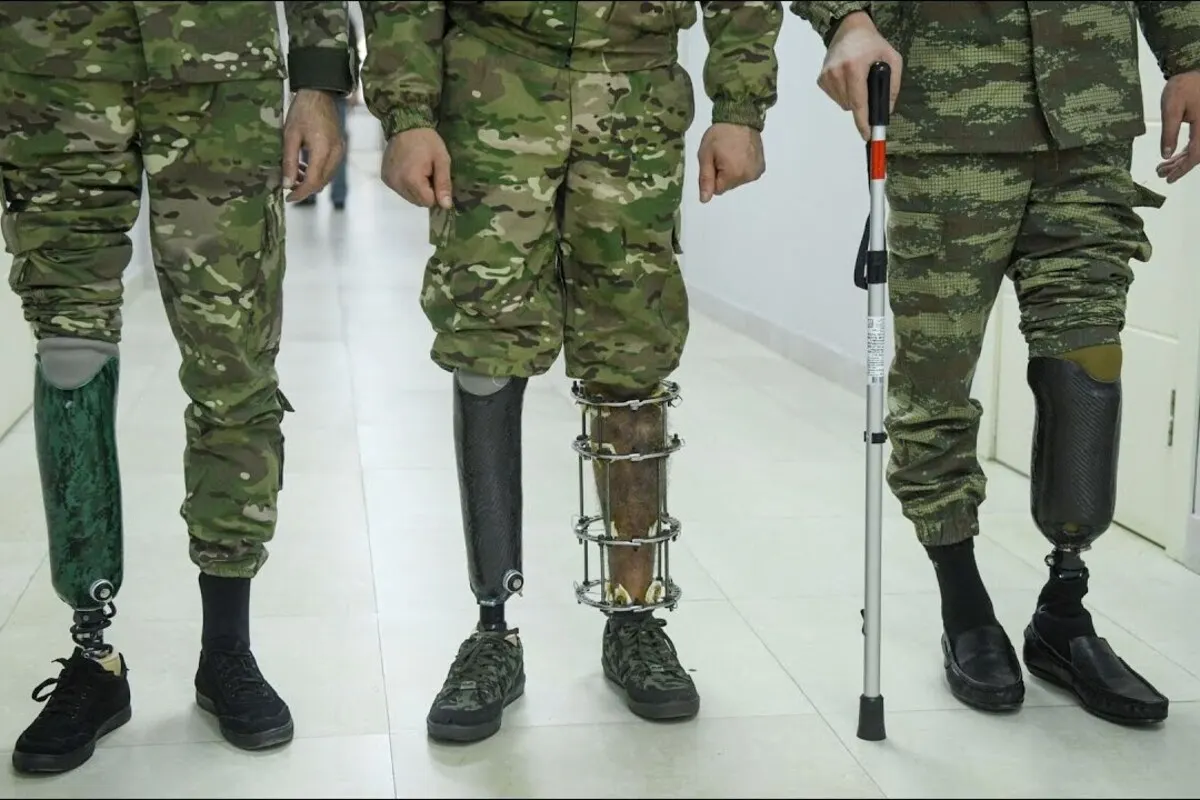 Минтруд предлагает обязать бизнес соблюдать квоты на трудоустройство людей с инвалидностью, включая ветеранов боевых действий, не только в филиалах и представительствах, но и в каждом магазине, офисе и цехе. Эксперты предупреждают о росте нагрузки на бизнес без компенсаций за создание адаптированных рабочих мест.