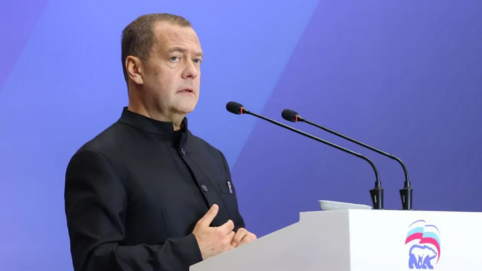 Заместитель председателя Совета безопасности заявил о реальной угрозе ядерной катастрофы и призвал быть готовыми. Срок действия СНВ‑III истёк, США объявили о новой политике в отношении ядерного арсенала, Россия готова к переговорам, но на других условиях.