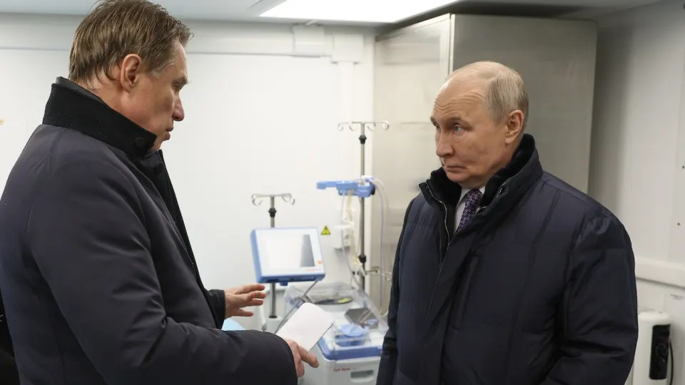 Президент поручил увеличить охват репродуктивных обследований — проверять здоровье и у женщин, и у мужчин — на фоне многолетнего снижения рождаемости и демографического кризиса в стране.