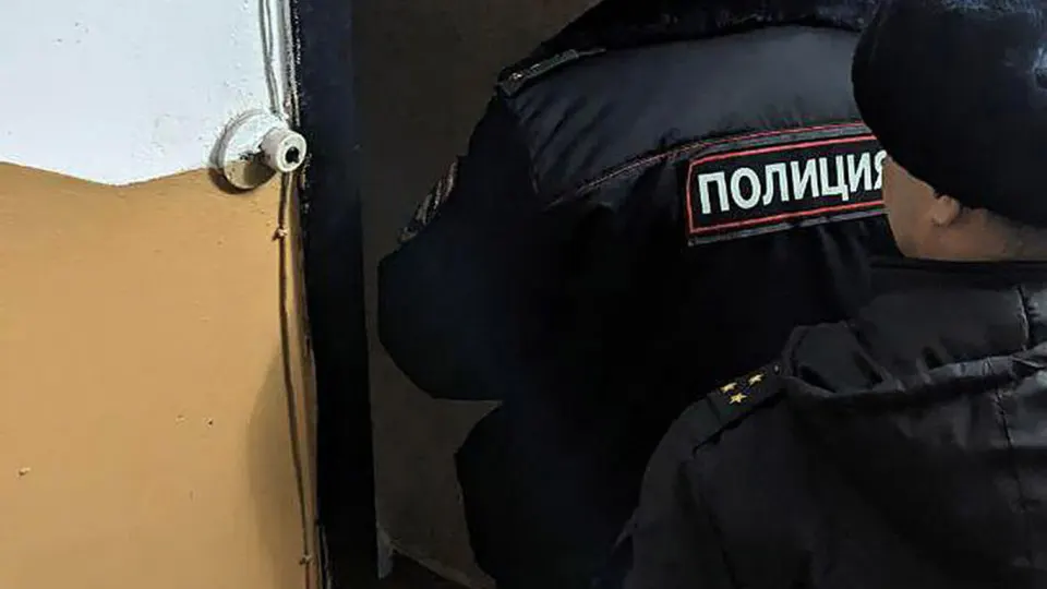 Двое молодых людей, один из которых — несовершеннолетний, задержаны и переданы следствию; инцидент случился на фоне масштабной блокировки Telegram и сильного роста скачиваний VPN в России.