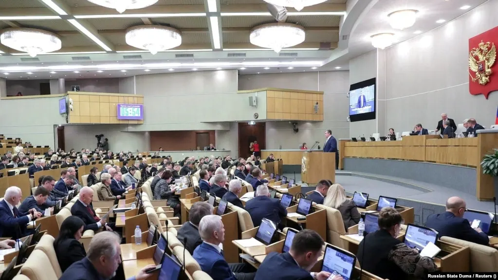 13 мая Государственная Дума приняла законопроект, дающий президенту полномочия направлять вооружённые силы за границу для защиты прав российских граждан при их аресте или уголовном преследовании; критики предупреждают о риске эскалации международной напряжённости.
