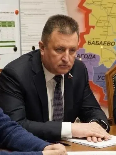 Сенатор внес в Госдуму поправку, позволяющую муниципалитетам повышать тарифы на содержание и ремонт и запрещающую устанавливать плату ниже регионального минимума; существующий механизм снижения сметы УК на общих собраниях фактически станет недействующим.