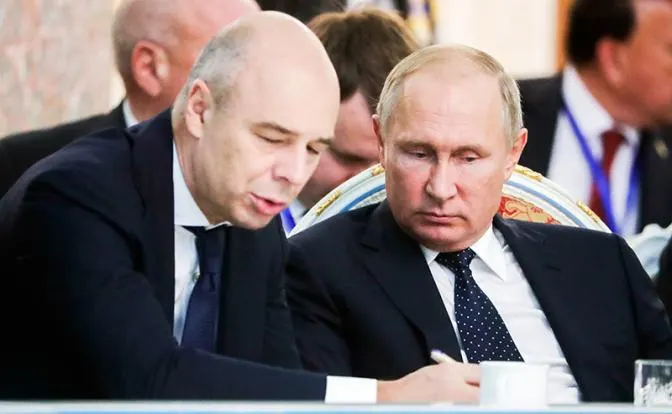 Министр финансов допустил корректировку бюджета‑2026 из‑за роста расходов и внешних обстоятельств; депутат КПРФ предупреждает, что под ударом могут оказаться программы развития, что закрепит дефицит.