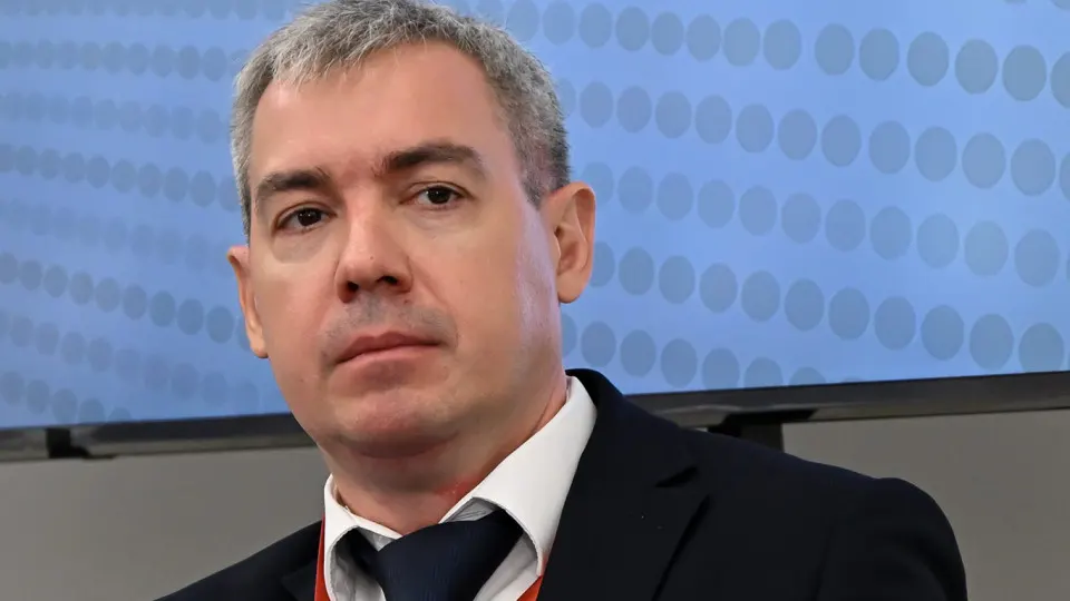 После перераспределения функций по кибербезопасности и ужесточения блокировок в Минцифры ожидаются отставки двух замглавы ведомства и реорганизация с перераспределением полномочий между ведомствами.