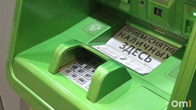 Операции ограничены: до 25 000 ₽ за одну операцию, 50 000 ₽ в сутки и 200 000 ₽ в месяц. Центробанк также опубликовал проект, по которому ещё 12 крупных банков могут обязать принимать трансграничные переводы через СБП.