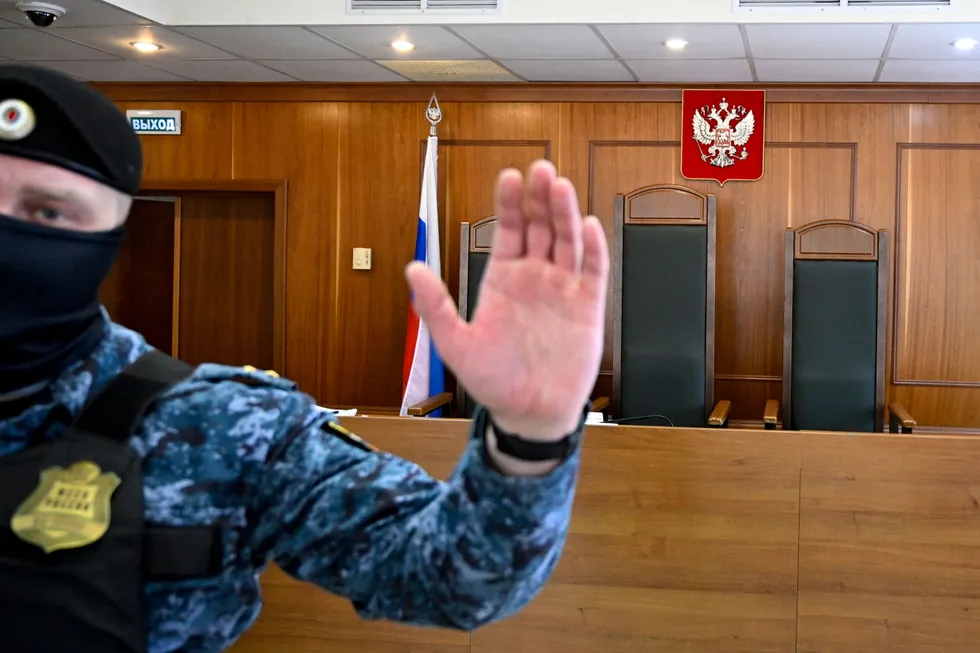 Судебный департамент перестал публиковать открытую базу данных по делам с 2005 года. Потеря этих данных осложнит мониторинг репрессий, оценку отправки обвиняемых на войну и исследование изменений в судебной практике.
