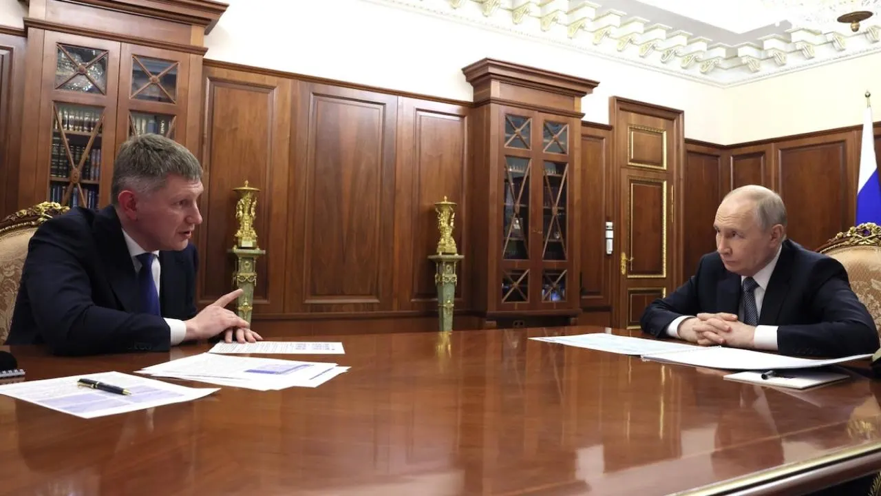 Глава Минэкономразвития сообщил президенту, что Россия сократила отставание по ВВП на душу населения до почти 56% от США к 2025 году. При этом данные МВФ показывают более низкие абсолютные показатели.