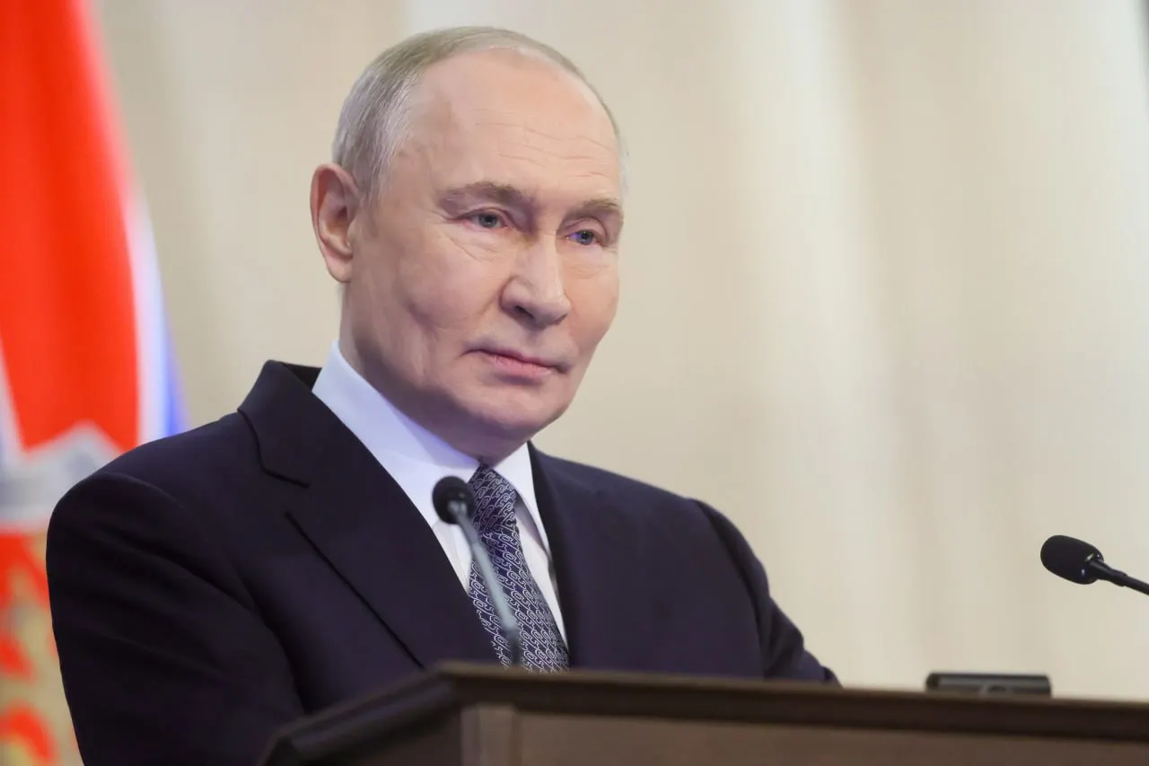 Президент России прибудет в Казахстан по приглашению Касым-Жомарта Токаева; в ходе визита запланированы переговоры о развитии стратегического партнёрства и союзнических отношений.