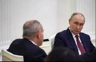 Маркетплейсы временно остановили реализацию товаров из Армении без подробных объяснений; продавцы остаются в неведении, а Роспотребнадзор заблокировал более 1,1 млн бутылок минеральной воды «Джермук».