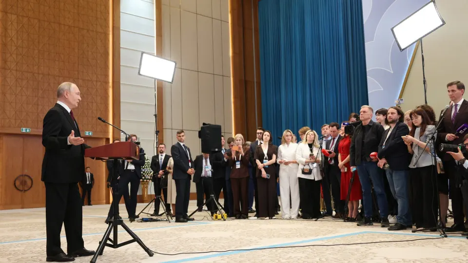 По итогам саммита ЕАЭС в Астане президент России предупредил Ереван о риске повторения украинского сценария при евроинтеграции и заявил, что у страны есть средства для решительного ответа на любую атаку по Калининграду.