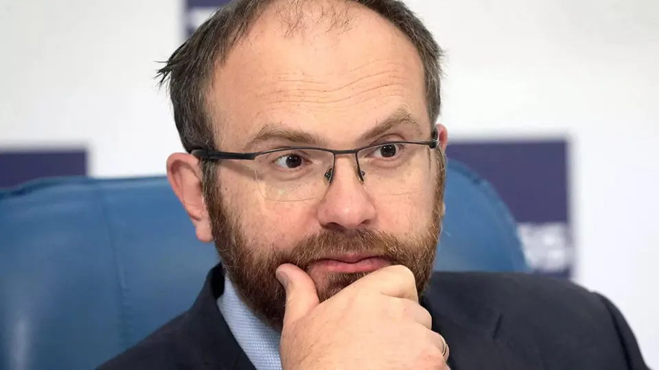 Заместитель председателя синодального отдела Русской православной церкви Вахтанг Кипшидзе заявил, что массовые отключения мобильного интернета — не катастрофа, а повод задуматься о приоритете духовных ценностей. Ограничения, начавшиеся в 2025 году, затронули миллионы пользователей; в 2026 году приняты новые правовые механизмы для приостановки связи.