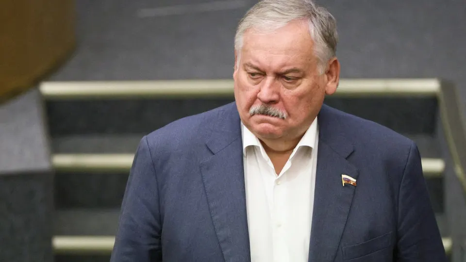 Первый зампред комитета Госдумы по делам СНГ Константин Затулин заявил, что Латвия и Эстония нарушили обещания при выходе из СССР, введя статус «неграждан» и усложняя жизнь русскоязычным. На фоне этих заявлений в парламенте обсуждаются меры по защите россиян за рубежом.