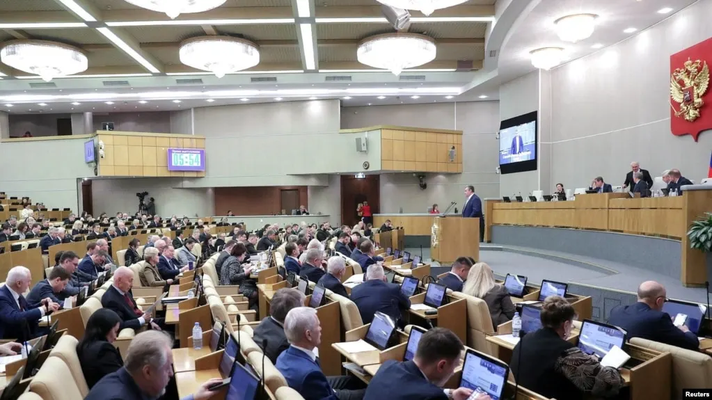Депутаты приняли пакет поправок: расширены запреты для «иностранных агентов», ужесточены требования к банкам и системам авторизации, а также введены меры по защите от телефонных и интернет-мошенничеств.