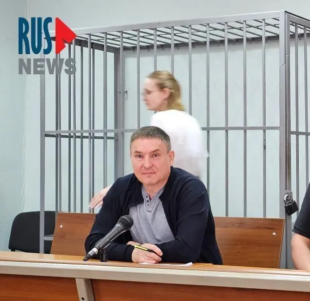Суд решил, что нахождение в карцере и ограниченный доступ к бумаге и ручке не нарушают правила — правозащитник оспаривал эту практику, отмечая, что выделяемого времени недостаточно для подготовки к защите.