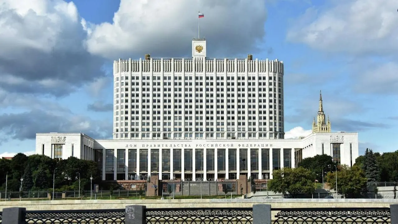 В Госдуму внесли законопроект о компенсации утильсбора для семей с тремя и более детьми, но в правительстве сочли инициативу неподготовленной и потенциально затратной для бюджета.