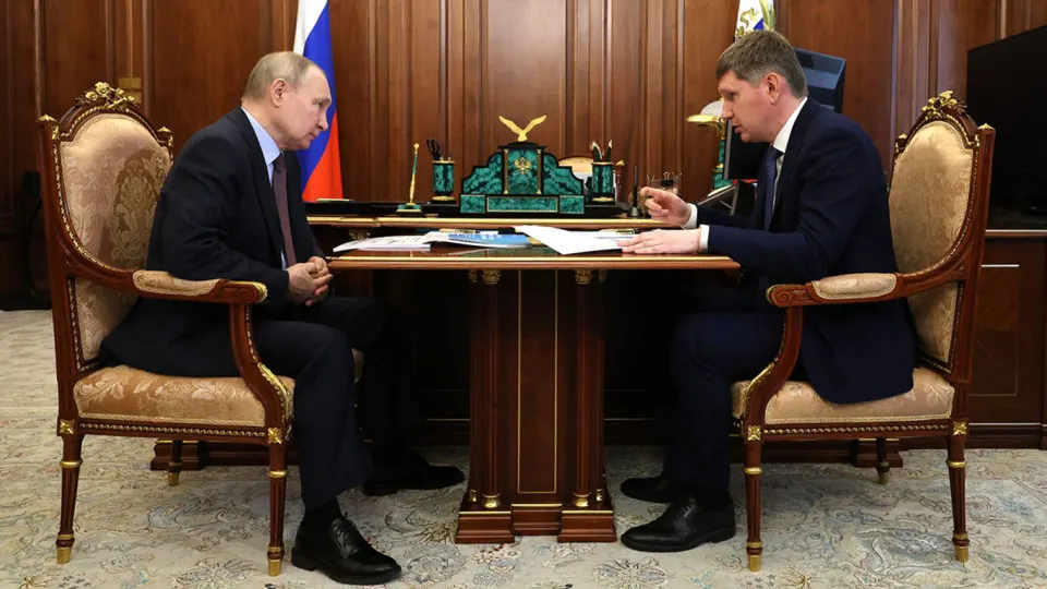 Президент потребовал запустить новый инвестиционный цикл и назвать рост инвестиций ключевым индикатором, но в правительстве и среди экспертов отмечают ряд структурных препятствий: бюджетную экономию, высокие ставки, последствия военных действий и отток инвестиций.