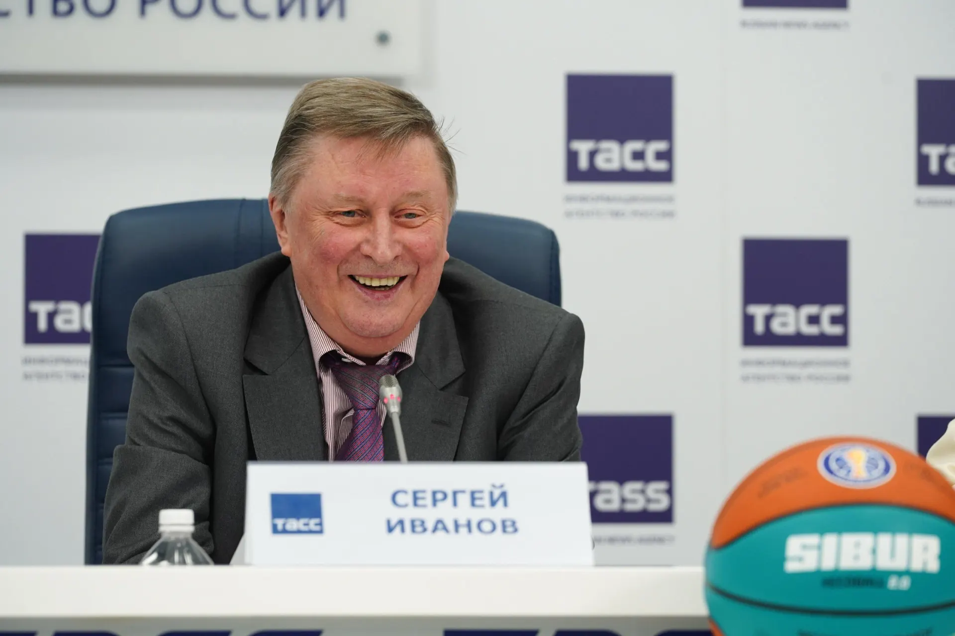 Иванов умер в 73 года. Близкий друг сообщил, что видел его всего три дня назад; подробности и официальная информация о причинах смерти пока не раскрываются.