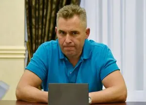 Совет ЕС расширил пакет ограничительных мер: под санкции попали более 80 человек и организаций, в том числе бывший детский уполномоченный Павел Астахов и генпрокурор Александр Гуцан. Также ограничения коснулись ряда журналистов и блогеров.