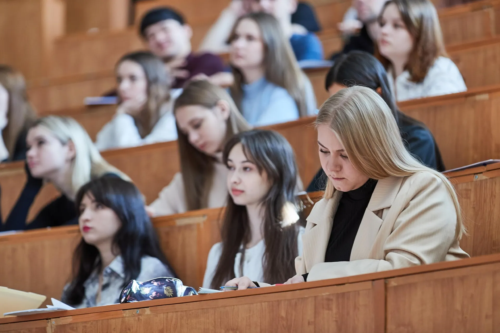 По новым правилам студентов по целевым договорам смогут отчислять при нарушении условий; вместо штрафов введена обязанность компенсировать стоимость обучения.