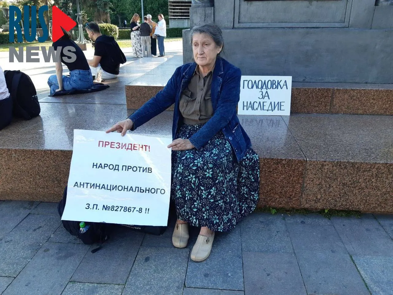 Председатель новосибирского отделения ВООПИК Наталья Шамина устроила голодовку у памятника в Москве в знак протеста против законопроекта об исключении объектов культурного наследия; через час полиция задержала её, затем отпустила.