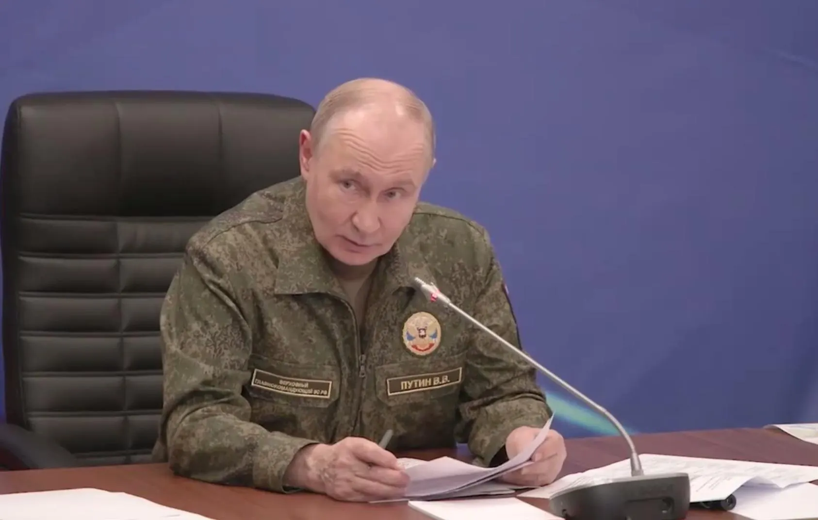 По словам президента, российские войска взяли под контроль Константиновку в Донецкой народной республике; эти сведения пока не подтверждены независимыми источниками.