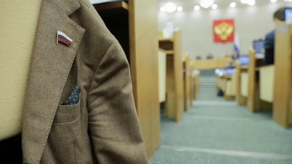 Правительство поддержало инициативу, предложенную думой Ставропольского края, которая отменяет ответственность за отсутствие или несвоевременную подачу деклараций доходов региональными депутатами. Проект получил положительные отзывы профильных министерств, но требует доработки.