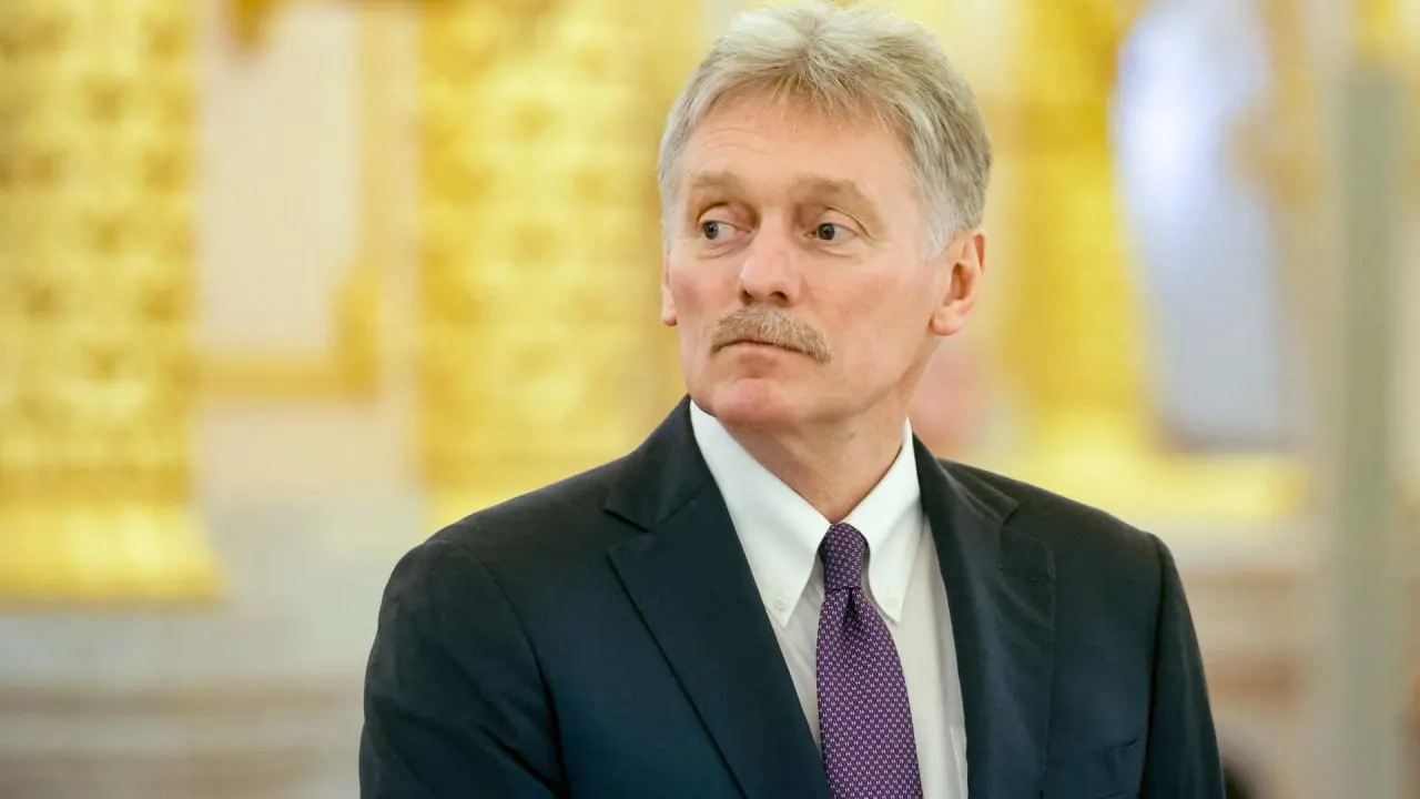 Пресс‑секретарь президента заявил, что вовлечение западных стран и их помощь Украине сделали СВО настоящей войной; удары по гражданской инфраструктуре он назвал террористическими, при этом Россия по‑прежнему открыта к переговорам.
